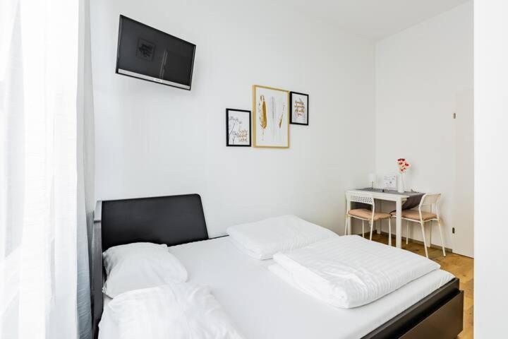 וינה Budget Rooms West With Shared Kitchen מראה חיצוני תמונה