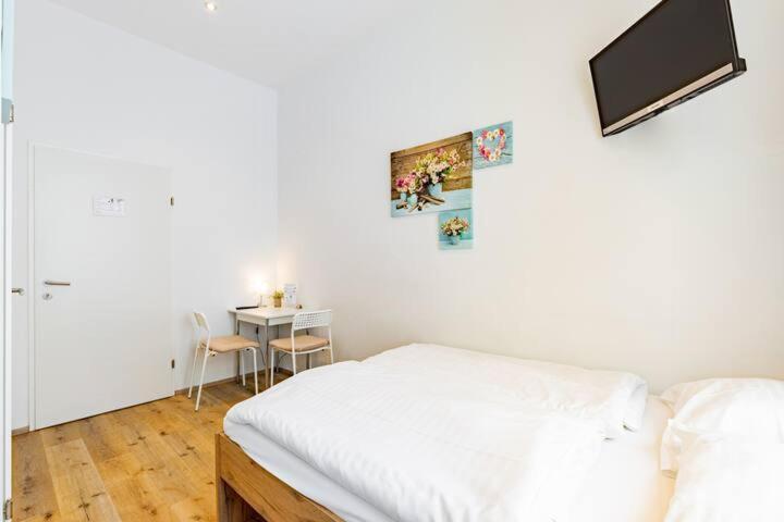 וינה Budget Rooms West With Shared Kitchen מראה חיצוני תמונה