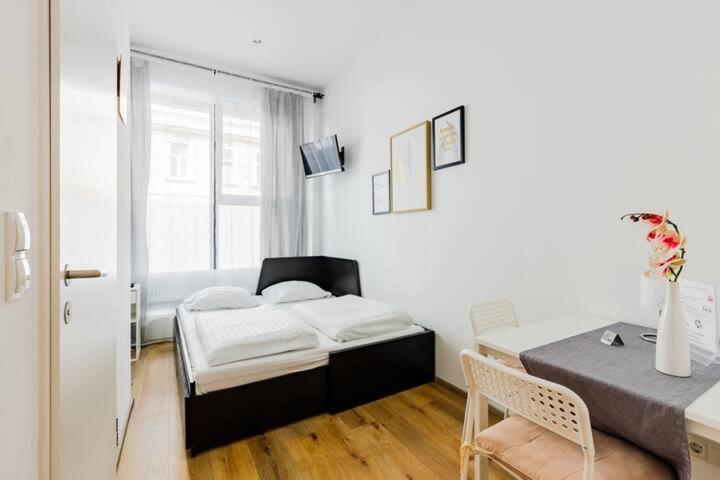 וינה Budget Rooms West With Shared Kitchen מראה חיצוני תמונה