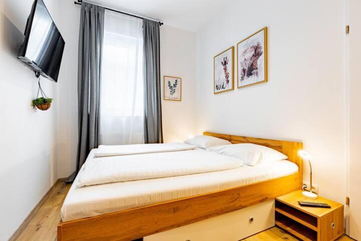 וינה Budget Rooms West With Shared Kitchen מראה חיצוני תמונה