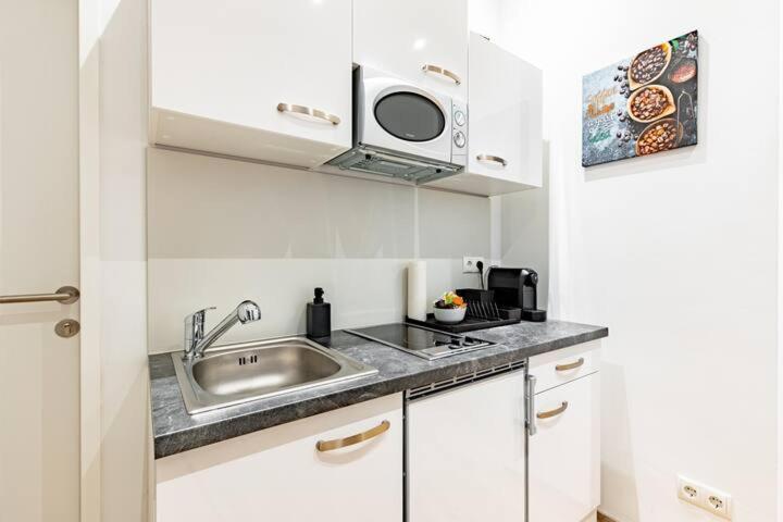 וינה Budget Rooms West With Shared Kitchen מראה חיצוני תמונה