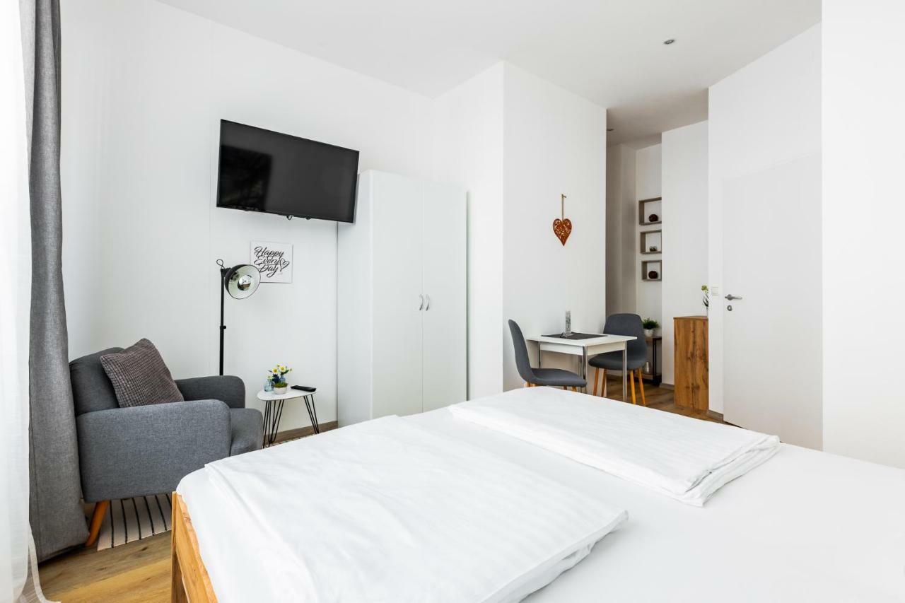 וינה Budget Rooms West With Shared Kitchen מראה חיצוני תמונה