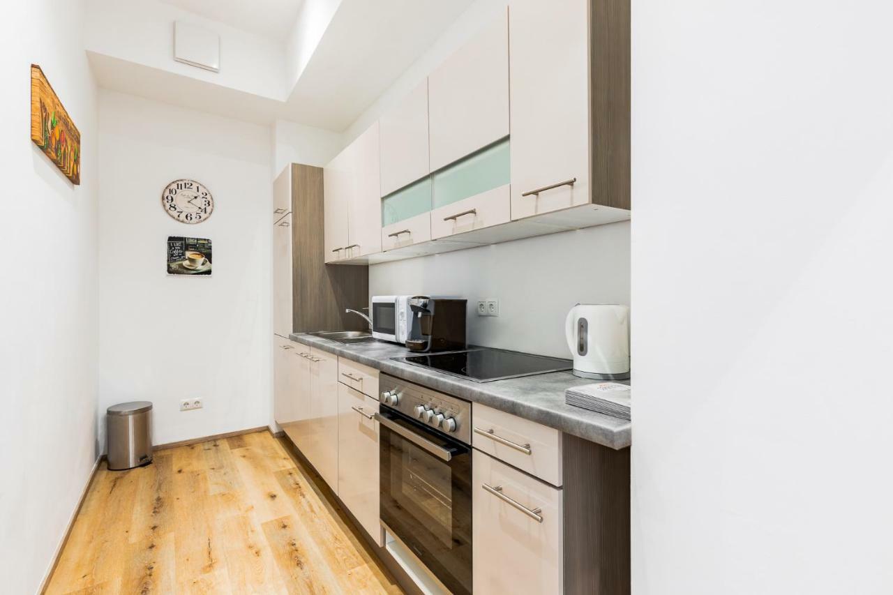 וינה Budget Rooms West With Shared Kitchen מראה חיצוני תמונה
