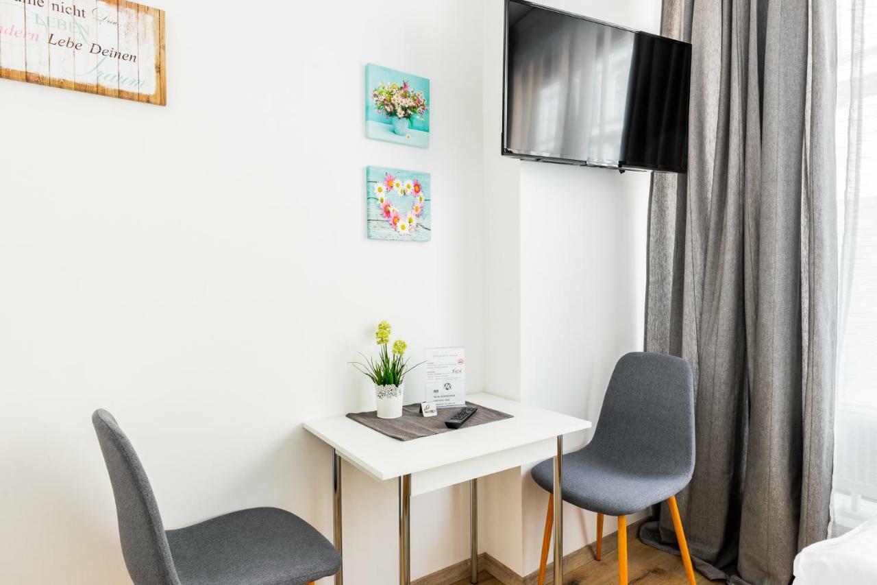 וינה Budget Rooms West With Shared Kitchen מראה חיצוני תמונה